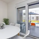 House Lipa With Private Pool 別荘