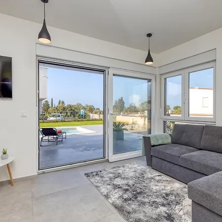 House Lipa With Private Pool Holiday home *