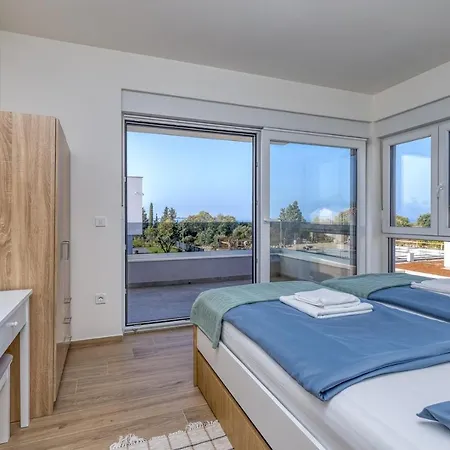 House Lipa With Private Pool Holiday home Peroj