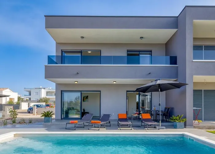 펜션 House Lipa With Private Pool 페로이