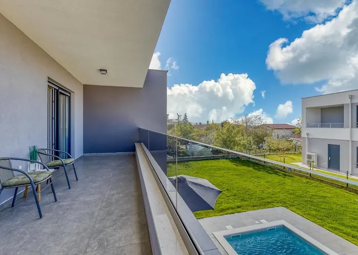 House Lipa With Private Pool