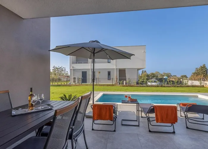 House Lipa With Private Pool Dom wakacyjny Peroj