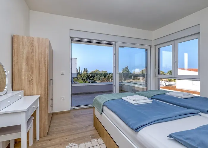 House Lipa With Private Pool 펜션 페로이