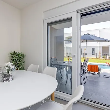 House Lipa With Private Pool Holiday home