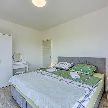 House Lipa With Private Pool Holiday home *