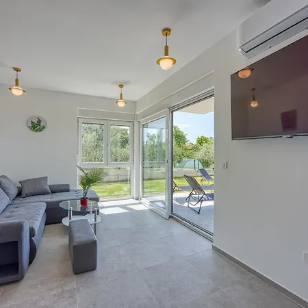 Holiday home House Lipa With Private Pool Peroj