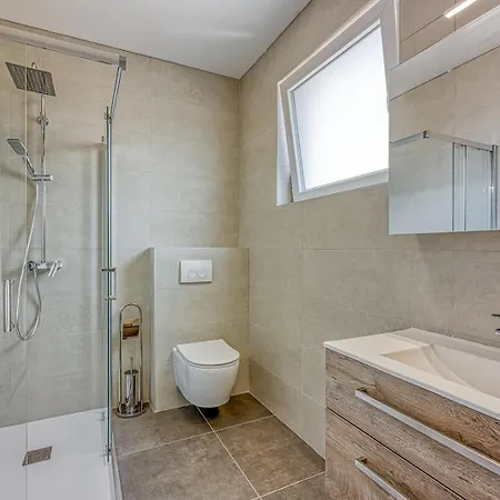 House Lipa With Private Pool Holiday home Peroj